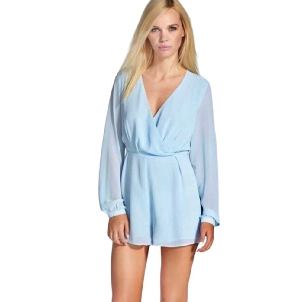 GLAMOROUS | Nordstrom Light Blue Flowey V Neck Romper Size S (EUC)